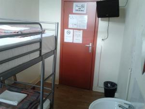 Twin Room with Shared Bathroom room in Hostel Louise