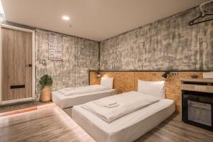 Phòng Hai Giường Đơn Tiêu Chuẩn không có Cửa Sổ (Standard Twin Room without Window)