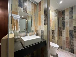 Phòng Giường Đôi Có Ban Công (Double Room with Balcony)
