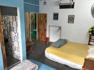 Phòng gia đình với phòng tắm riêng. (Family Room with Private Bathroom)