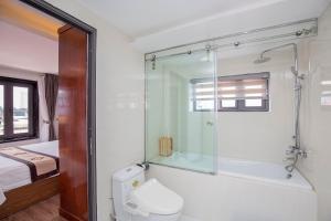 Phòng Đôi Loại Sang (Deluxe Double Room)