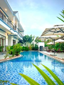 Phòng Có Giường Cỡ King Nhìn Ra Hồ Bơi (King Room with Pool View)