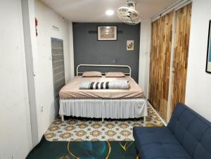 Phòng Giường Đôi Với Phòng Tắm Chung (Double Room with Shared Bathroom)