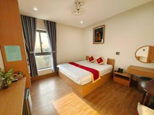 Phòng Deluxe giường đôi có ban công (Deluxe Double Room with Balcony)