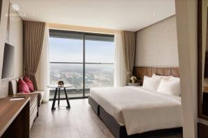 Suite Junior Nhìn Ra Biển (Junior Suite with Sea View)