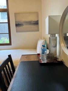 Phòng Giường Đôi Với Phòng Tắm Chung (Double Room with Shared Bathroom)