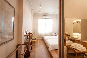 Phòng Hai Giường Đơn Loại Sang (Deluxe Twin Room)