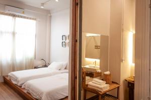 Phòng Hai Giường Đơn Loại Sang (Deluxe Twin Room)