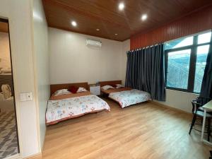 Phòng 4 Người Có Phòng Tắm (Quadruple Room with Bathroom)