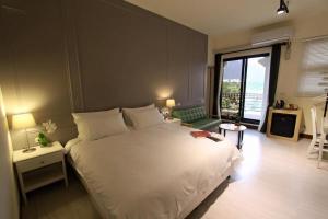 Phòng Giường Đôi Nhìn Ra Núi (Double Room with Mountain View)