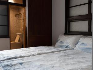 Phòng Giường Đôi Có Phòng Tắm Riêng (Double Room with Private Bathroom)