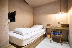 Phòng Deluxe Đơn Có Phòng Tắm Chung - Tầng Hầm (Deluxe Single Room with Shared Bathroom - Basement)