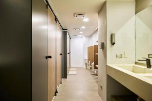 Phòng Đơn Với Phòng Tắm Chung (Single Room with Shared Bathroom)