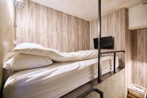 Phòng Đơn Với Phòng Tắm Chung (Single Room with Shared Bathroom)