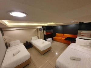 Phòng Cho 3 Người Có Phòng Tắm Dùng Chung (Triple Room Shared Bathroom)