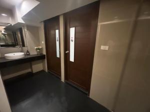 Phòng Cho 4 Người Có Phòng Tắm Dùng Chung (Quadruple Room Shared Bathroom)