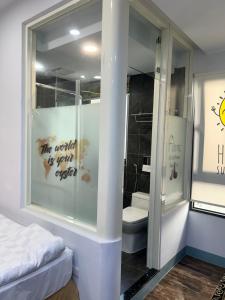 Phòng Comfort 3 Người Có Vòi Sen (Comfort Triple Room with Shower)