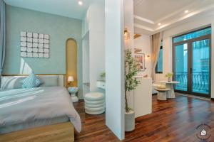 Phòng Có Giường Cỡ Queen Với Ban Công (Queen Room with Balcony)