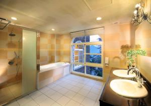 Phòng 2 tầng 4 người (Duplex Quadruple Room)