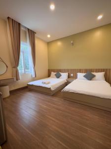 Phòng Hai Giường Đơn Loại Sang (Deluxe Twin Room)