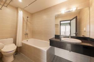 Phòng Deluxe hướng Hồ (Deluxe Lake View)