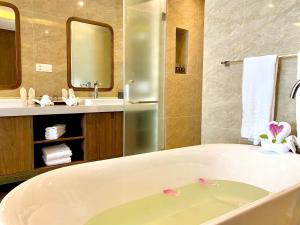 Phòng Suite gia đình Hướng biển (Family Suite Sea View)