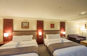 Deluxe 4 người Hướng phố (Deluxe Quad Room City View)
