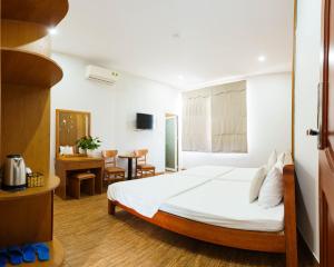 Phòng 2 Giường Đơn Nhìn Ra Thành Phố (Twin Room with City View)