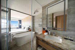 Phòng Executive 2 Giường đơn với Quyền lui tới Lounge (Executive Twin Room with Lounge Access)