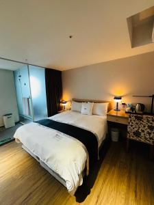 Phòng Standard giường đôi (Standard Double Room)