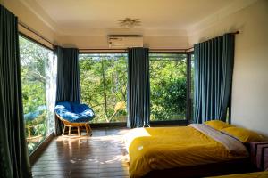 Phòng Deluxe Đôi Với 2 Giường Đôi (Deluxe Double Room with Two Double Beds)