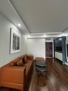 Căn Hộ Nhìn Ra Thành Phố (Apartment with City View)