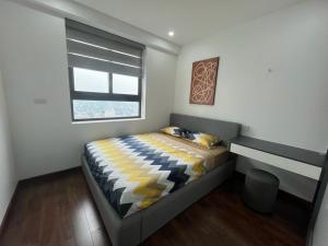 Căn Hộ Nhìn Ra Thành Phố (Apartment with City View)