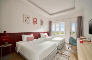 Phòng 2 giường có ban công (Twin Room with Balcony)