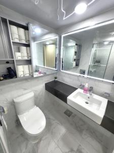 Căn Hộ Dạng Loft 2 Phòng Ngủ (Two-Bedroom Loft Apartment)