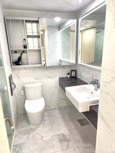 Căn Hộ Dạng Loft 2 Phòng Ngủ (Two-Bedroom Loft Apartment)