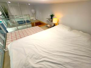 Căn Hộ Dạng Loft 2 Phòng Ngủ (Two-Bedroom Loft Apartment)