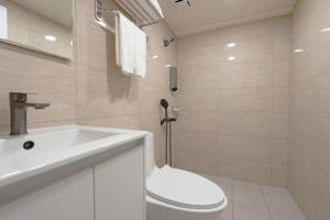 Phòng 4 Người Có Vòi Sen (Quadruple Room with Shower)