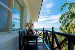 Suite Junior Nhìn Ra Vườn (Junior Suite with Garden View)