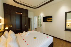 Suite Junior Nhìn Ra Vườn (Junior Suite with Garden View)
