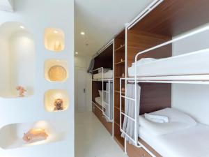Phòng Tập Thể Nữ 6 Giường (6 Bed Female Dormitory)