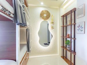 Giường trong Phòng ngủ tập thể Nữ 4 Người (Bed in 4-Bed Female Dormitory Room)