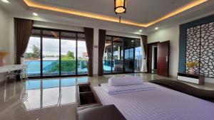 Biệt Thự Có Hồ Bơi Riêng (Villa with Private Pool)
