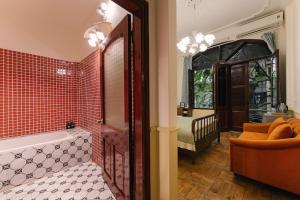 Phòng Giường Đôi Có Ban Công (Double Room with Balcony)