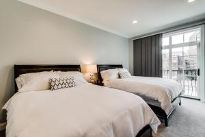 Superior Queen Room with Two Queen Beds room in The Sono Chicago