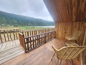 Phòng Có Giường Cỡ King Nhìn Ra Hồ Nước (King Room with Lake View)
