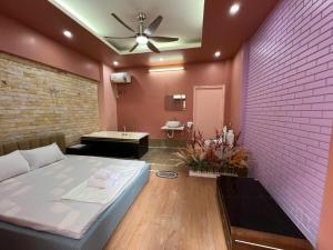 Phòng Có Giường Cỡ Queen Và Bồn Tắm Spa (Queen Room with Spa Bath)