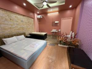 Phòng Có Giường Cỡ Queen Và Bồn Tắm Spa (Queen Room with Spa Bath)
