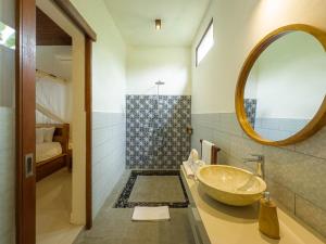 Biệt Thự Có Hồ Bơi Riêng (Villa with Private Pool)