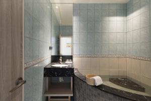 Phòng Giường Đôi/2 Giường Đơn Có Phòng Tắm Riêng (Double or Twin Room with Private Bathroom)